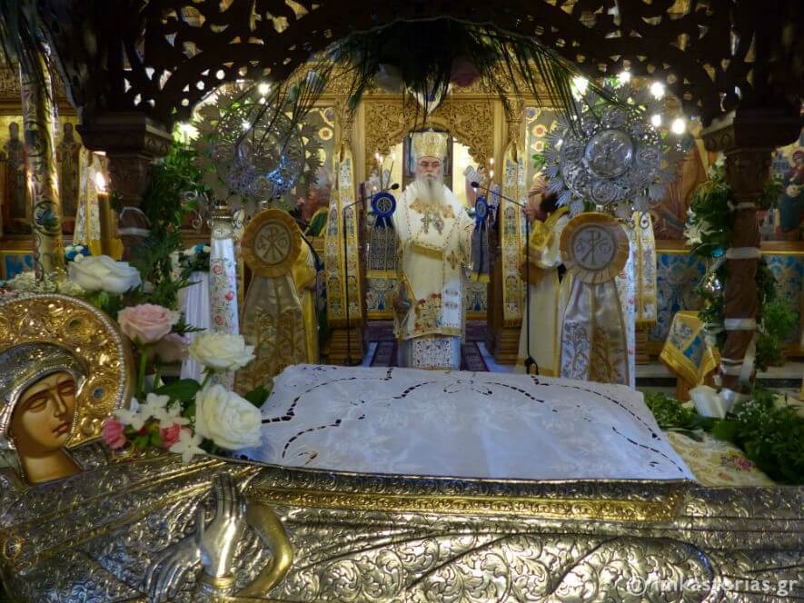 Με λαμπρότητα η Θεία Λειτουργία του Δεκαπενταυγούστου στην Καστοριά (ΦΩΤΟ)