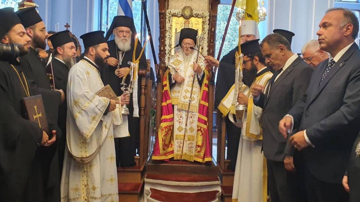 Τον Οικουμενικό Πατριάρχη Βαρθολομαίο συνοδεύει ο Καστορίας Καλλίνικος, στην επίσκεψη του στην Ελλάδα.