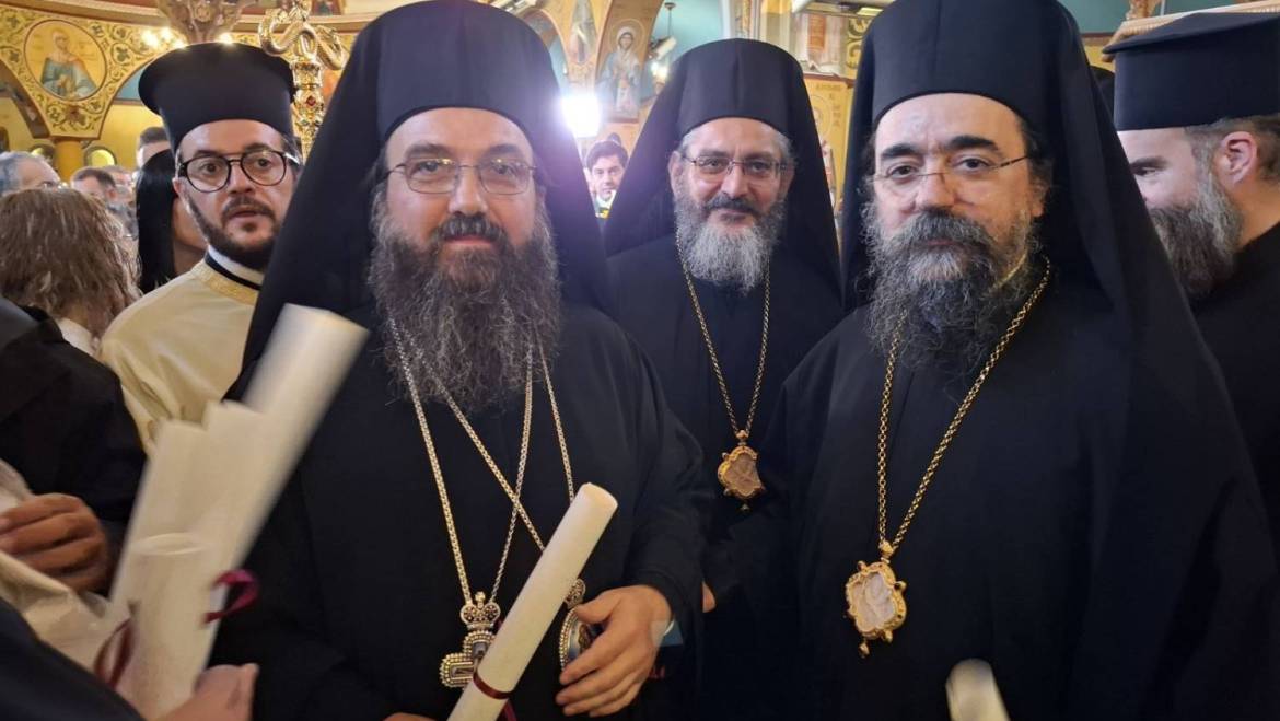 Ο Μητροπολίτης Καστορίας κ. Καλλίνικος με μέλη του ποιμνίου του στην Ενθρόνιση του νέου Μητροπολίτου Κορυτσάς κ. Αναστασίου