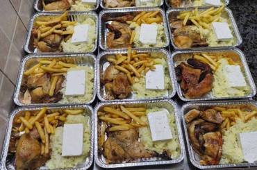 1000 Χριστουγεννιάτικα γεύματα ἀπὸ τὴν Ἱερὰ Μητρόπολη Καστορίας